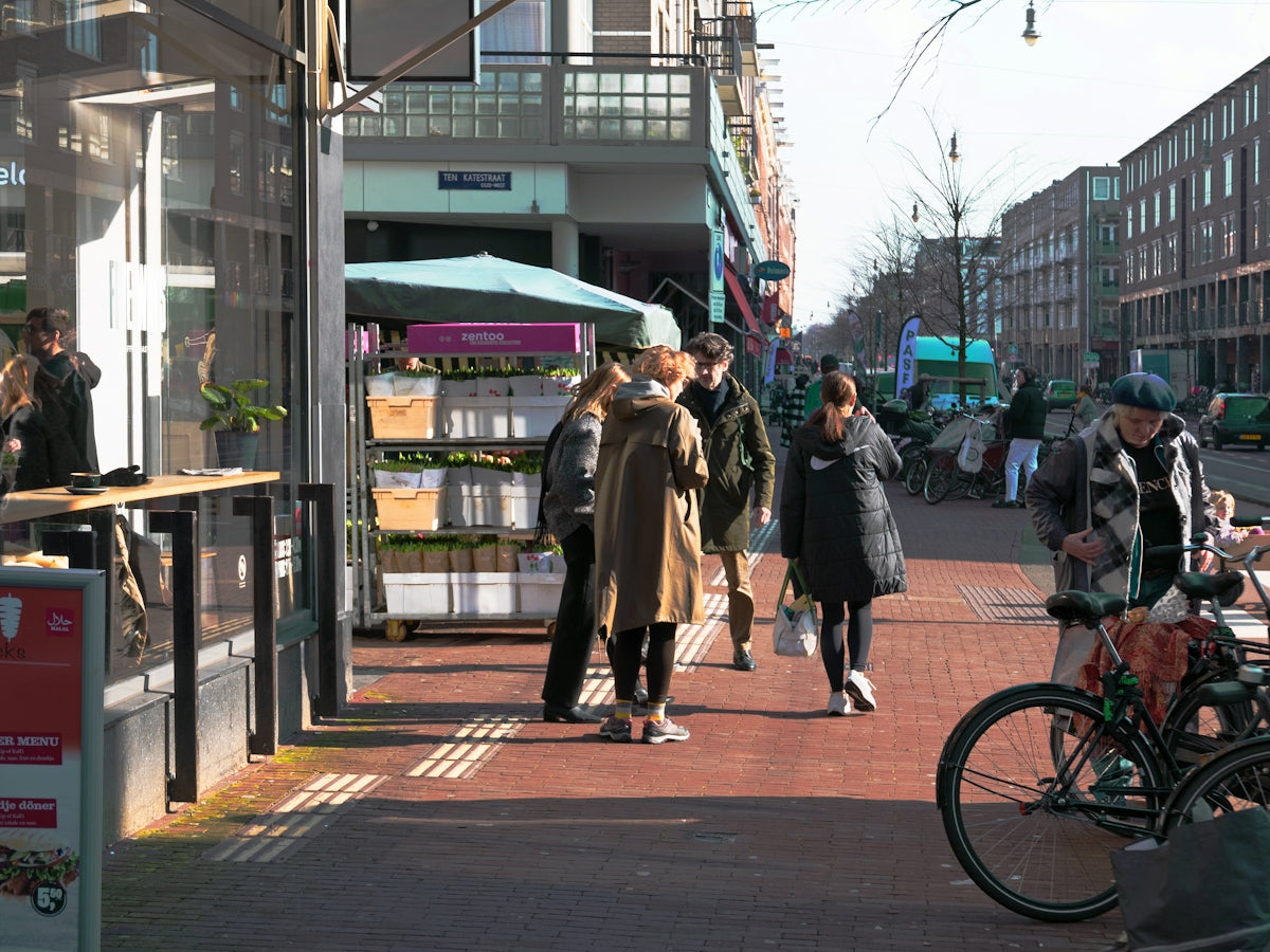 Discover Lightweight Outerwear Trends For Fashion-Conscious Shoppers